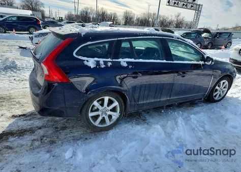 2017 Volvo V60 T5 Premier z USA, uszkodzony, nr VIN YV140MEK2H1351513
